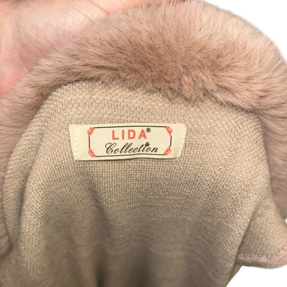 Lida Collection Camel khaki faux fur trim PLAID cape shawl STUNNING - Picture 6 of 6